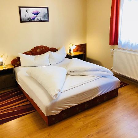 Bed and Breakfast Szuts Panzio Fertőrákos Exteriér fotografie