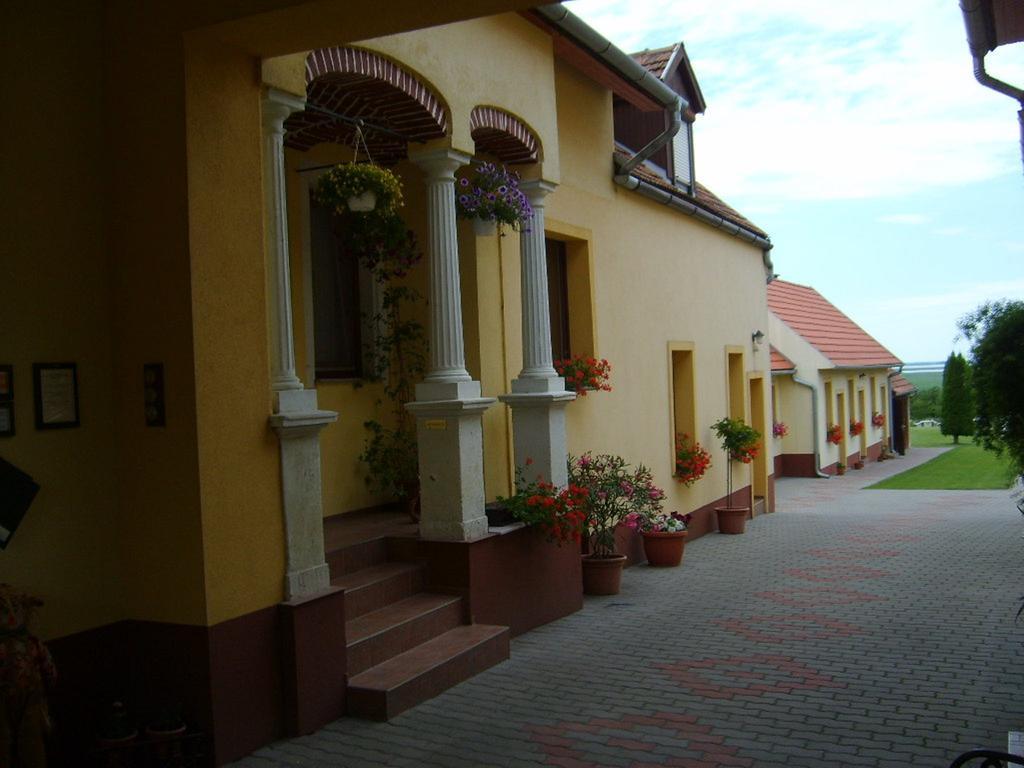 Bed and Breakfast Szuts Panzio Fertőrákos Exteriér fotografie