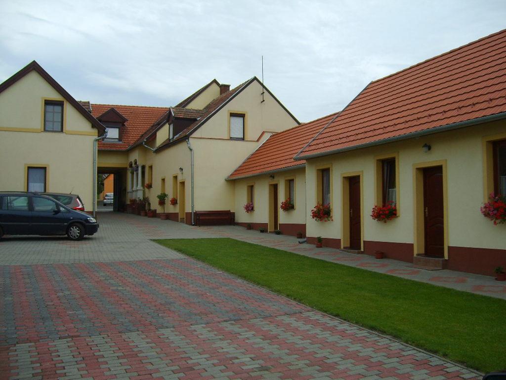 Bed and Breakfast Szuts Panzio Fertőrákos Exteriér fotografie