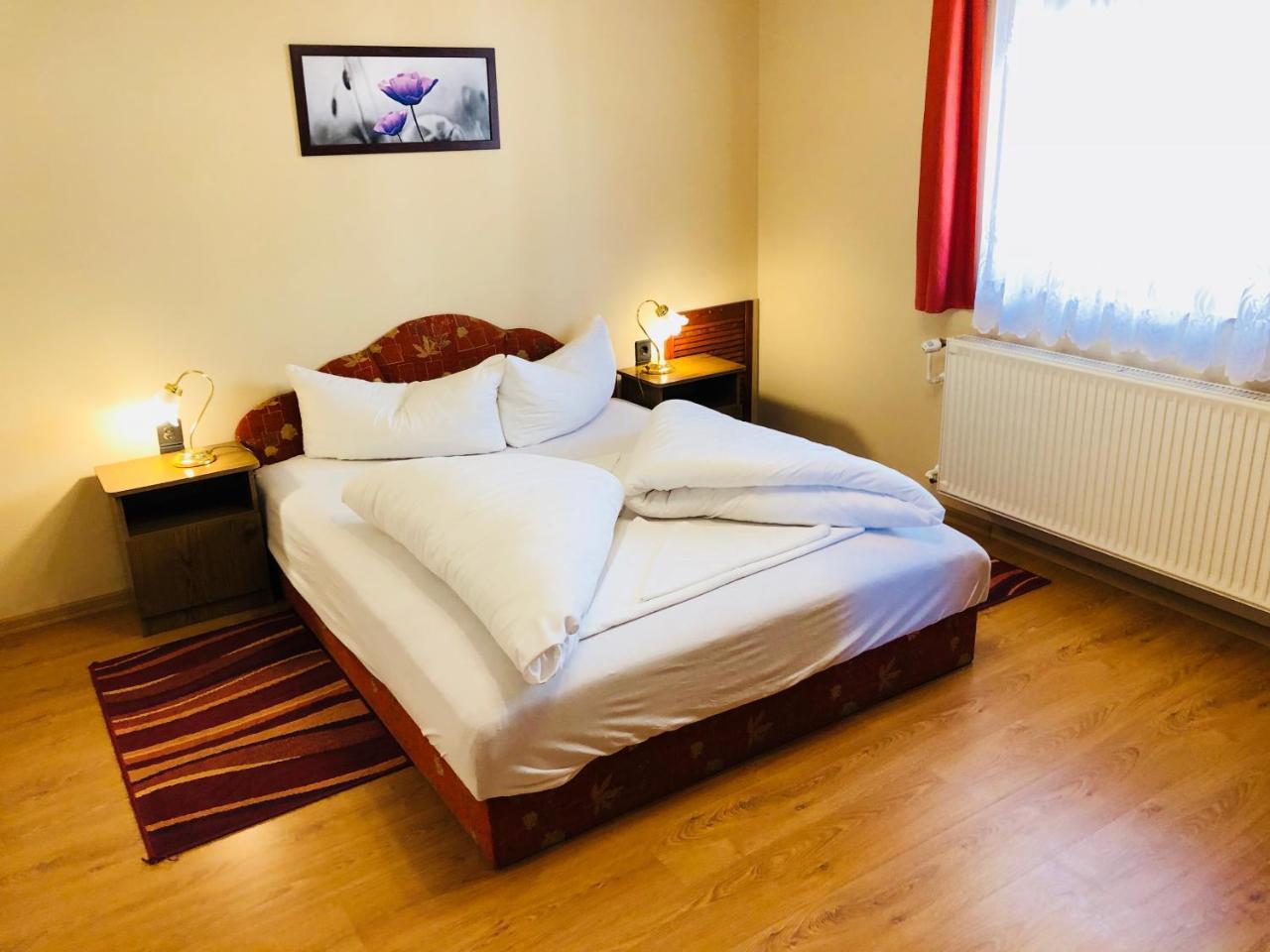 Bed and Breakfast Szuts Panzio Fertőrákos Exteriér fotografie