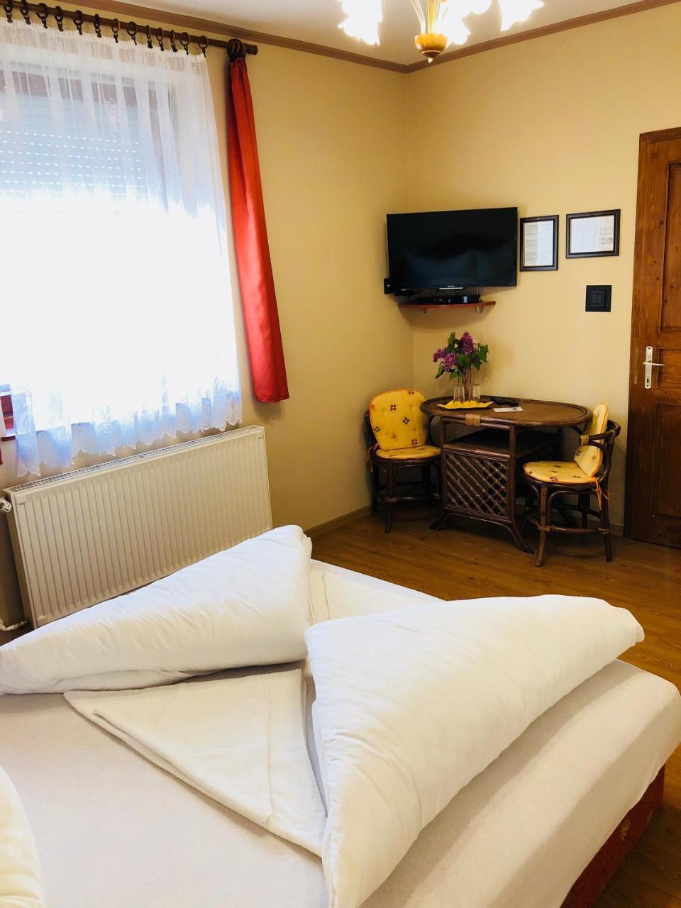 Bed and Breakfast Szuts Panzio Fertőrákos Exteriér fotografie